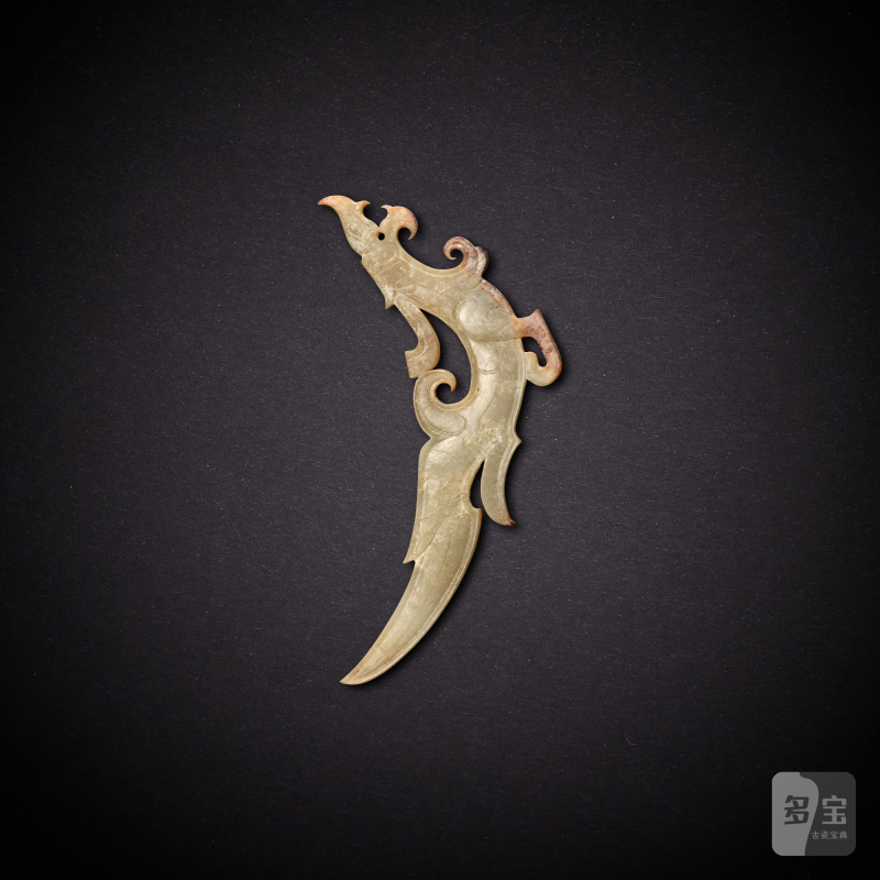 A pale celadon jade 'dragon' pendant, Han dynasty | 漢 青白玉龍形珮 - 图2